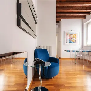 https://appartamento-design-arco-della-pace.it-lombardy.com